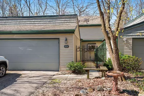 804 E Trailridge Dr, Mishawaka, IN 46544