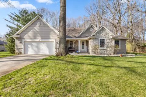 13745 Ranier Dr, Middlebury, IN 46540