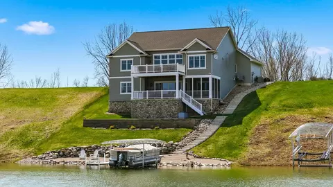 140 Lane 282 Hamilton Lk, Hamilton, IN 46742