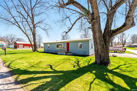 4 Ems D2 Ln, Syracuse, IN 46567