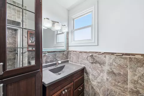 Bath - 2569 W 645 N, Delphi, IN 46923 photo 3 of 3