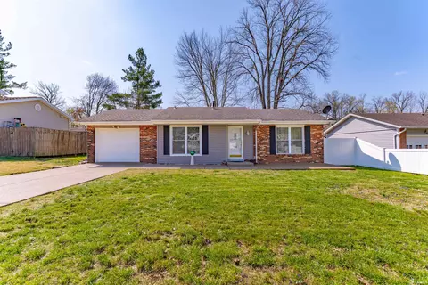 619 Hemenway Pl, Boonville, IN 47601