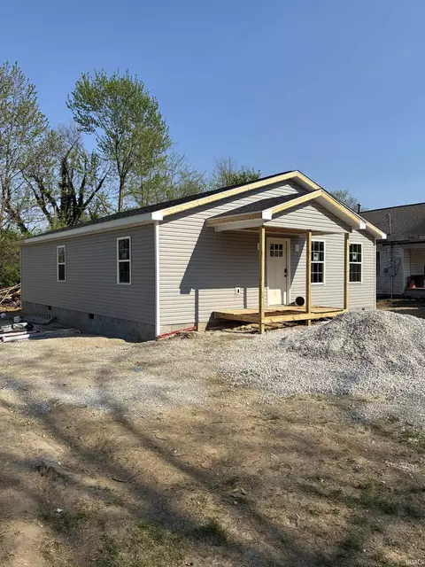 617 S Indiana St, Bicknell, IN 47512