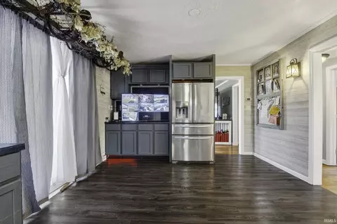 Entry Way - 817 E Main St, Greentown, IN 46936 photo 1 of 5