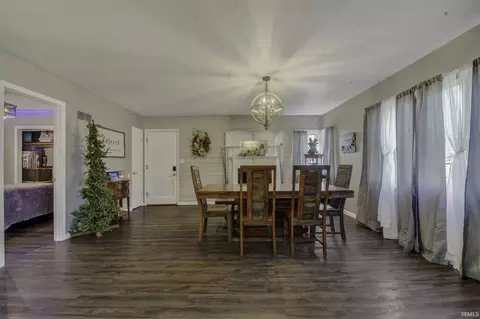 Dining - 817 E Main St, Greentown, IN 46936 photo 2 of 2