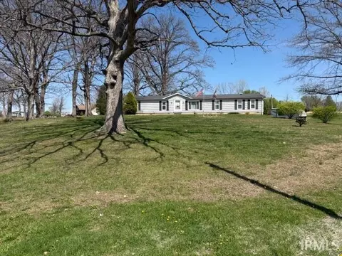 12962 W Oak Estate Dr, Jasonville, IN 47438