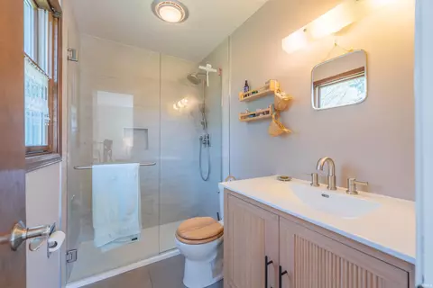 Bath - 4320 E Beacon Ct, Bloomington, IN 47408 photo 1 of 2