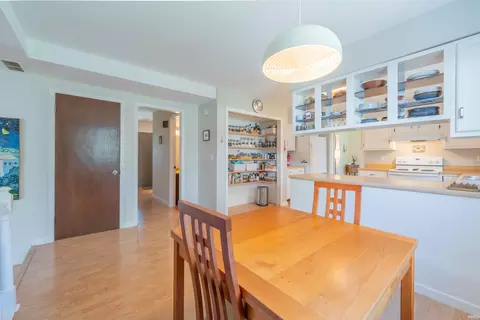 Dining - 4320 E Beacon Ct, Bloomington, IN 47408 photo 4 of 5
