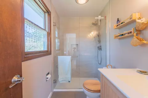 Bath - 4320 E Beacon Ct, Bloomington, IN 47408 photo 2 of 2