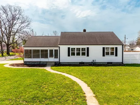 1301 W Cowing Dr, Muncie, IN 47304