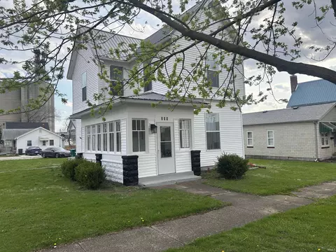 208 E 6 St, Fowler, IN 47944