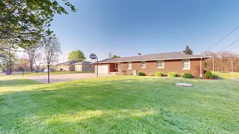 Exterior - 1633 E 3rd Ave, Jasper, IN 47546 photo 4 of 5
