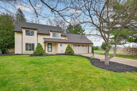 50976 Pine Ridge Dr, Granger, IN 46530