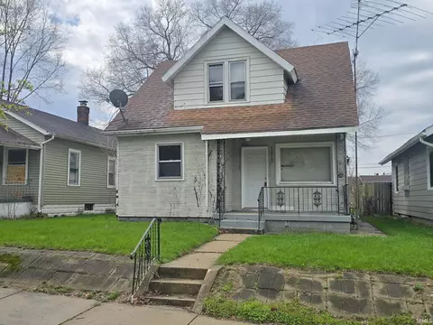 1813 Kendall St, South Bend, IN 46613