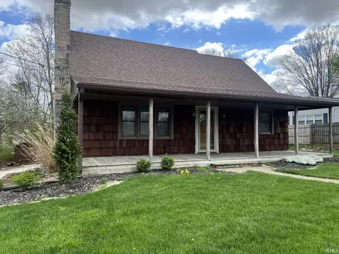 2724 E Fairoaks Dr, New Castle, IN 47362