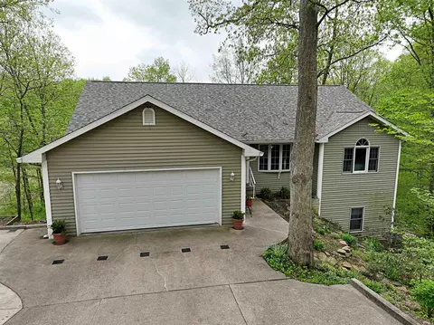 1196 Bellgrade Dr, Loogootee, IN 47553