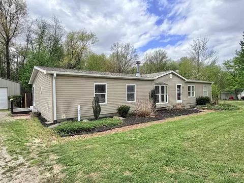 2104 N Hoosier Hls, Linton, IN 47441