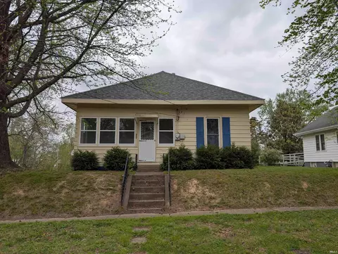 322 W 8th St, Bicknell, IN 47512