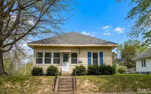 322 W 8th St, Bicknell, IN 47512