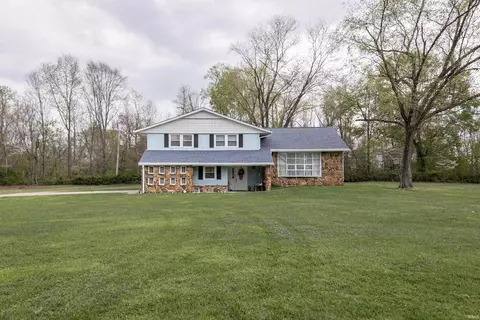 584 Trinton Cir, Bedford, IN 47421