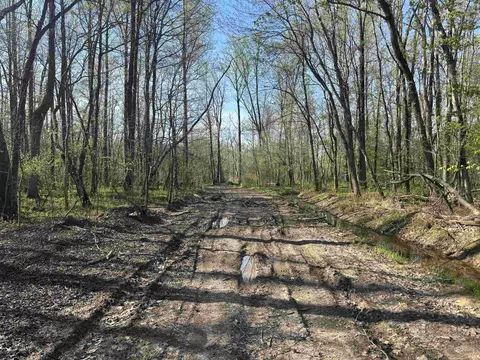 7000 S Meridian Rd, Oakland City, IN 47660
