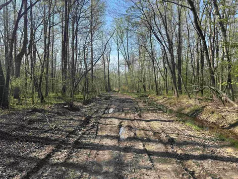 7000 S Meridian Rd, Oakland City, IN 47660
