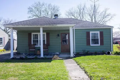 3215 S Southwest Dr, Muncie, IN 47302