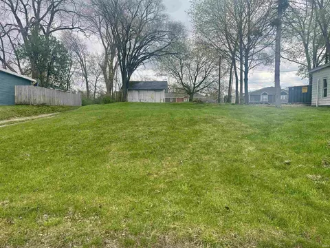 916 Stanfield St, South Bend, IN 46617