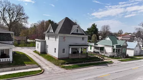 211 E Columbia St, Flora, IN 46929