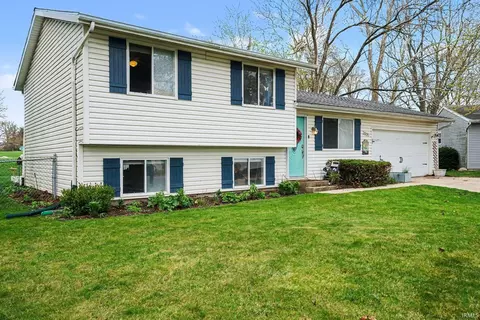 2035 Carrbridge Ct, South Bend, IN 46614