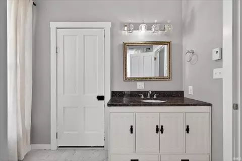 Bath - 1005 E Walnut St, Washington, IN 47501 photo 2 of 4
