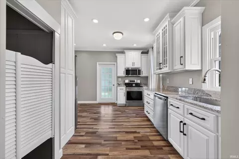 Entry Way - 1005 E Walnut St, Washington, IN 47501 photo 1 of 4