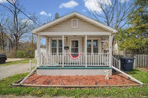 102 N Hoke Ave, Frankfort, IN 46041