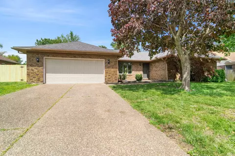 8224 E Heritage Dr, Evansville, IN 47715