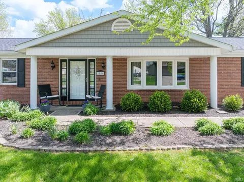 1806 N Mockingbird Ln, Muncie, IN 47304