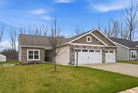 1483 Stratford Ct, Winona Lake, IN 46590