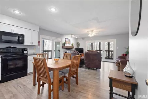 9393 S Pointe Retreat Dr, Bloomington, IN 47401