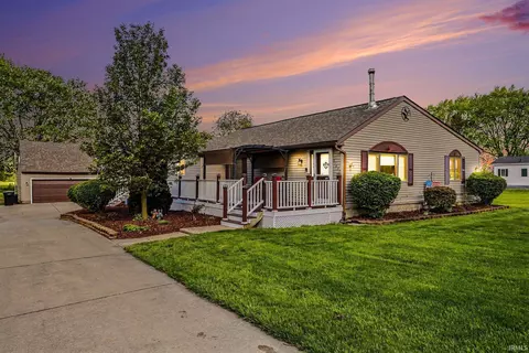 51837 Mayflower Rd, South Bend, IN 46628