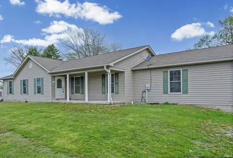 107 W 4th St, Reynolds, IN 47980