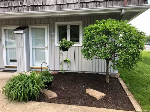 10095 N Turkey Creek Rd #19, Syracuse, IN 46567