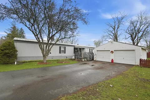 75 Lane 101 Long Beach Lk, Fremont, IN 46737
