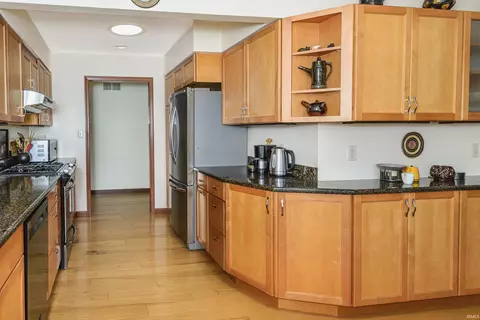 Kitchen - 2622 E Spicewood Ct, Bloomington, IN 47401 photo 2 of 4