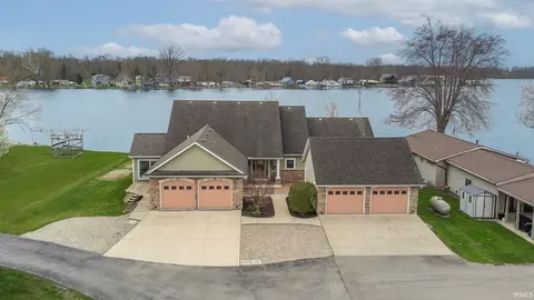 56 E Sunny Acres S St, Rome City, IN 46784