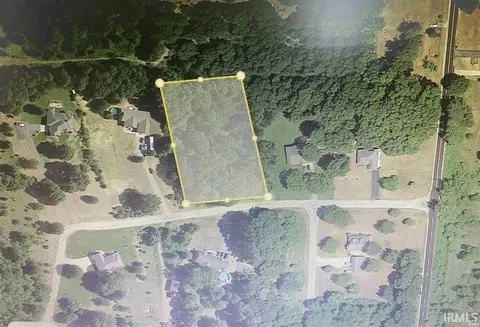 Fox Crossing, Knox, IN 46534