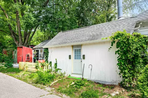 Exterior - 830 W 7th St, Bloomington, IN 47404 photo 13 of 15
