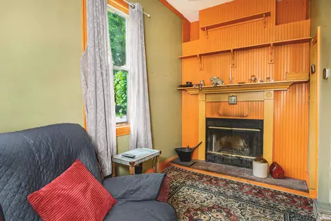 Living - 830 W 7th St, Bloomington, IN 47404 photo 1 of 1