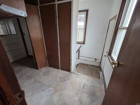 Entry Way - 320 E Fox St, South Bend, IN 46613 photo 2 of 2