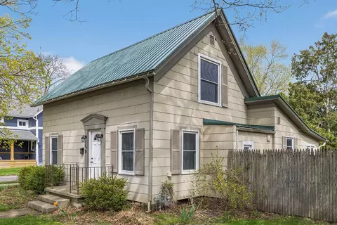 902 S 8th St, Goshen, IN 46526