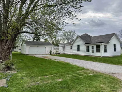 205 W Main St, Chalmers, IN 47929