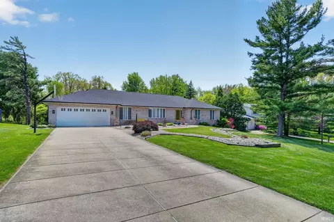 17202 Pencross Dr, Granger, IN 46530